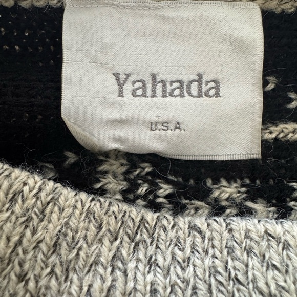 Yahada Poncho Sweater with Fringe - Picture 4 of 11